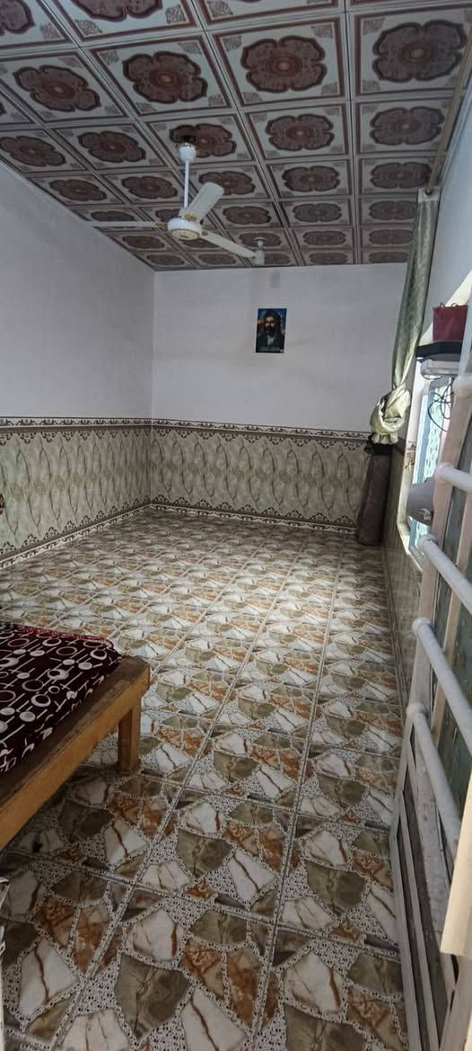 السلام عليكم
للبيع او مراوس

المساحه: 120م

العنوان:  حي الرحمه شارع الامام الباقر(ع) 

يحتوي على: غرفه+مطبخ+صاله+استقبال

البناء:(بلوك و الأساس طابوق اصفر.) 

سقف البيت (سندويج) 

السعر 40 وبي مجال 

ويرهم مراوس بأكبر مع الفرق. 

الرقم (***********).
