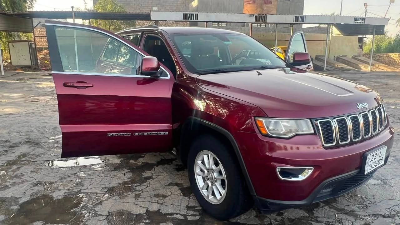 🚗 جيب جراند شيروكي (لاريدو) 2020 - للبيع
المواصفات العامة:
 الموديل: 2020.
 اللون: أحمر مميز وجذاب جداً.
 المحرك: 6 سلندر سعة 3600 (Pentastar V6) - عزم وقوة وراحة بالقيادة.
 المسافة المقطوعة: 60 ألف ميل فقط.
 المواصفات الفنية: وارد أمريكي (رقم أربيل).
❄️ حالة السيارة والراحة:
 التكييف: تبريد ثلج ما شاء الله.
 النظافة: السيارة كلش نظيفة وبحالة ممتازة جداً ومخدومة.
🛠️ تفاصيل البودي والضرر (بكل أمانة وشفافية):
 الضرر: خشم الجاملغ الأيمن فقط، ومصلح تصليح درجة أولى (ما يبين نهائياً).
 ملاحظة إضافية: بارد بسيط جداً بالجاملغ الأيسر أثر طخة خفيفة.
📌 المكان: بغداد - الدورة
💰 السعر: 230 ورقة ($23,000)قابل للتفاوض 
📞 للتواصل والاستفسار: ***********
