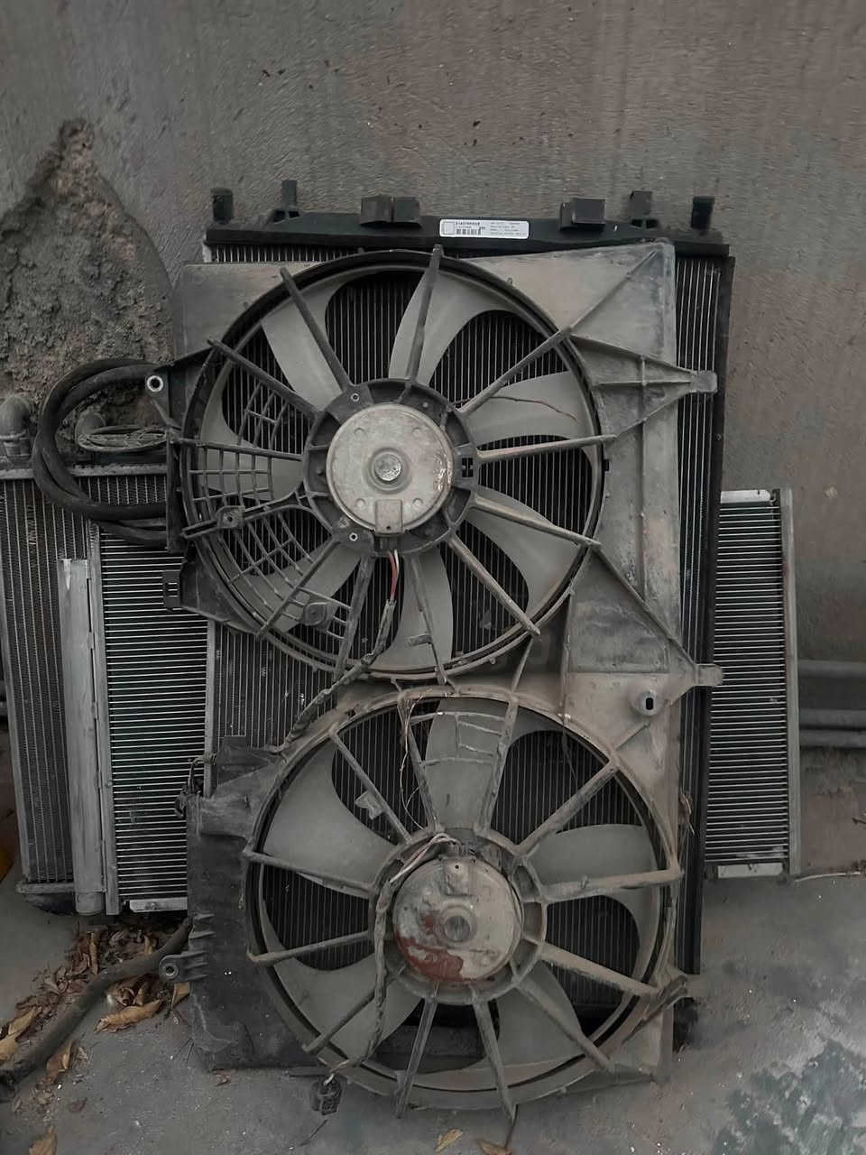غراض تيوتا سيينا غالبهن موديل 2004_2010 واكو 2011_2019
1- ماطور باب سلايد ( الكهرباء) سعره 100 
2- كيلون باب سلايد ويه اليدة سعره 50 
3- زوج داريم شفتات مال فور ويل سعرهن 200 
4- بك لايت بي فطر بسيط جهة اليمين سعره 70 
5- دكتات تبريد الزوج ب٣٠ جهة وحده 15 
6- كفر كنترول هو والنفاضه سعره 25 
7- يدات باب سلايد خارجية الزوج ب40 الوحدة ب25 
8- كايد باب او مساعد سعره 15 
9- ماطور ومكينه وجامة اماميه سعرهن كاملات ب١٠٠ 
10- يدة باب داخليه ب15 
11- ستيرن بدون درگه حتى السويچ وياها ب75 
12- قاعده يده باب سلايد ب 20 
ملاحظة 📍 هاذي غراض 2004-2010 
غراض ال 2011-2019 
1- راديترات مكينة عدد ثنين قيم واخذ 
2- راديتر تبريد قيم واخذ 
3- بلوجكترات جدد التك ب 15 
4- مروحة كاملة جيب وشد يجي بدون كرت 75 
5- كرت مروحة ( L ) مو S ب 70 
6- دكمة جامة ب 10  
_ __________________ 
اكو توصيل 🚚 لكل المحافظات 
☎️ تلفون ***********/*********** 
وموجود ماسنجر
