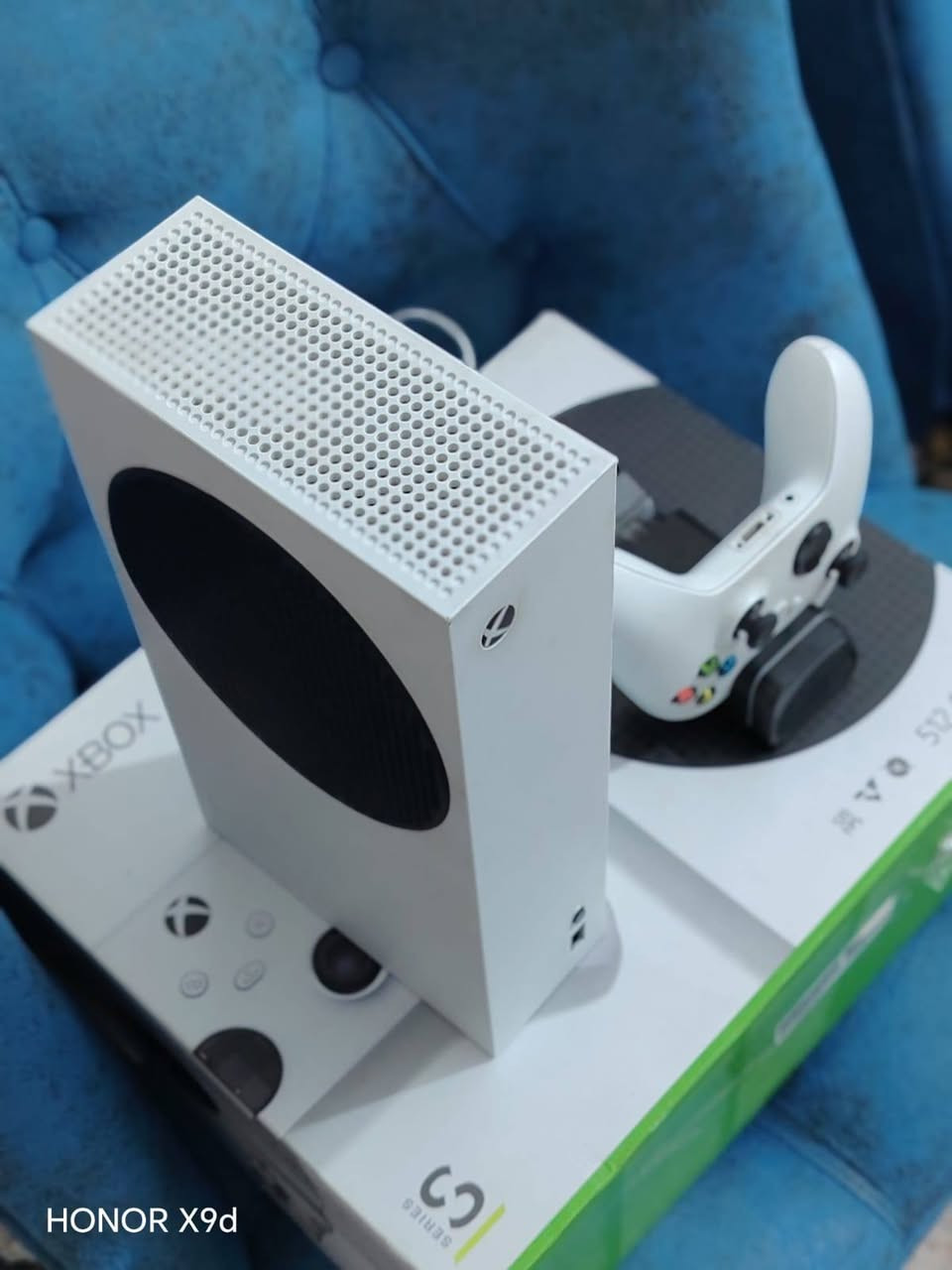 اكس بوكس سيريز اس
جهاز Xbox serirs S
ذاكرة 500 
اصدار 2024
كامل كارتون مع الملحقات و يده اكس بوكس مع يده كيم سيري و شاحن بطاريات مع شراء لعبة FC26
الجهاز جديد استخدام قليل جدا 
السعر 475 الف 
المكان كربلاء
***********

نص مكتوب في الصور:
- HONOR X9d