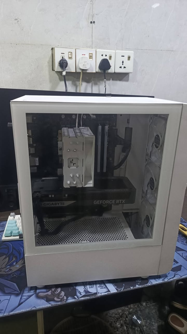🖥️ للبيع | PC Gaming
🔹 المواصفات:

• CPU: Intel Core i5-14400F (Tray)

• Motherboard: Gigabyte B760 DS3H DDR4

• Graphics Card: Gigabyte GeForce RTX 5060 Eagle Max OC 8GB

• RAM: XPG 16GB (2×8GB) DDR4 3200MHz RGB D35G

• SSD: XPG SPECTRIX S65G NVMe M.2 1TB

• SSD: M.2 NVMe 512GB

• CPU Cooler: DeepCool AG400 White

• Power Supply: Huntkey GX650 Pro 650W 80+ Bronze

• Case: Thermaltake S200 TG ARGB White

✅ ضمان شركة النبع ✅ 
نضافة ٩٩٪

━━━━━━━━━━━━━━

✅ التجميعة نظيفة وجاهزة للاستخدام. ✅ مناسبة للألعاب، المونتاج، التصميم، والاستخدام اليومي.

💰 السعر: 1,250,000 

اي سؤال ببالك تعال واتساب 
***********
