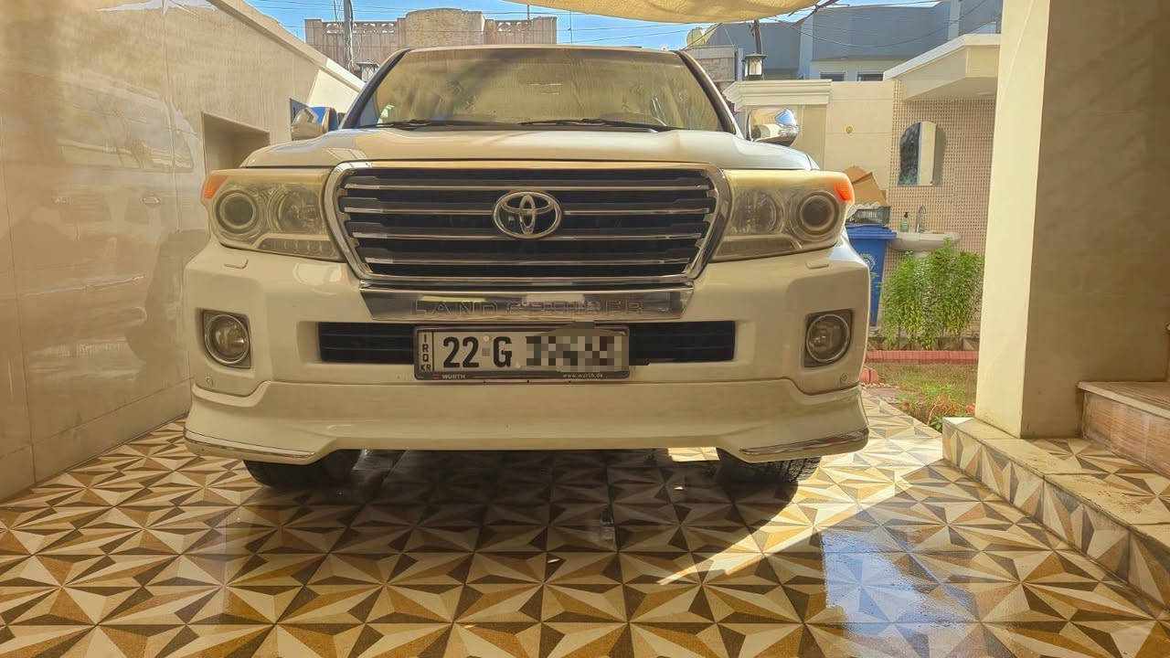 السلام عليكم .
لاندكروز موديل 2014 شركات اللون ابيض GXR
محرك 4000 v6 مكفولة من جميع النواحي .
فتحة سقف ، ثلاجة ، مري شفط ، كشنات امامي كهرباء ، كشنات جلد .
كير ومحرك مكفول .
بيها بارد ع كدر شبر في الجاملغ الامامي الايمن .
السعر 350 $ وبيها مجال بسيط 
مكاني بغداد  *********** .
الشراي يتصل ع الخط او واتساب .
