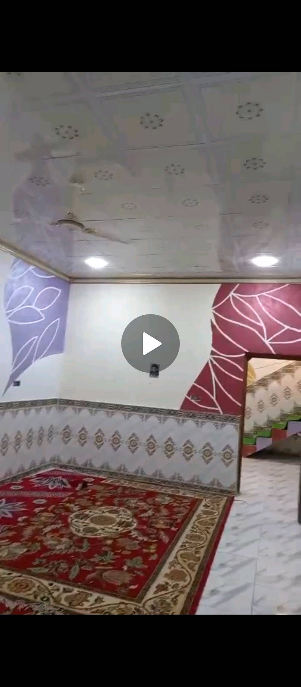 سلام عليكم دار البيع مساحه 350م زراعي العنوان زبير دواجل شارع الكبه ذهبيه البيت يتكون من 3غرف 2صالات ديوان حمامات داخل وخارج 
وكراج وقطعت ارض وي البيت سعر 47بي مجال 
استفسار ع رقم ***********