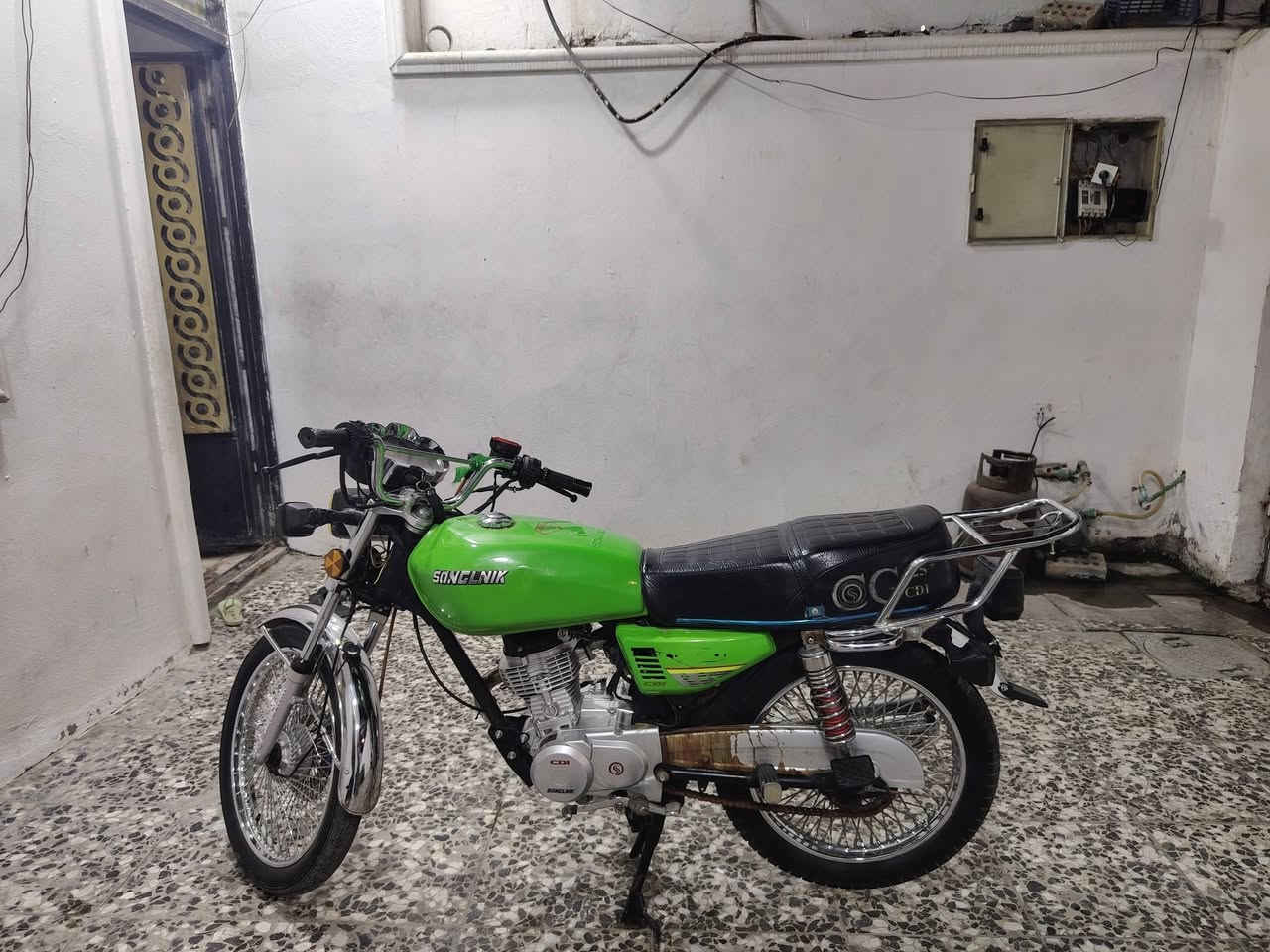 سونك مديل ٢٥ شهر ١٢ يعني ٢٦ كفاله عامه فقط قبق زنجيل نقص ٦٥٠ وبيها مجال بغداد الشعله الخطيب الزراعي ***********
