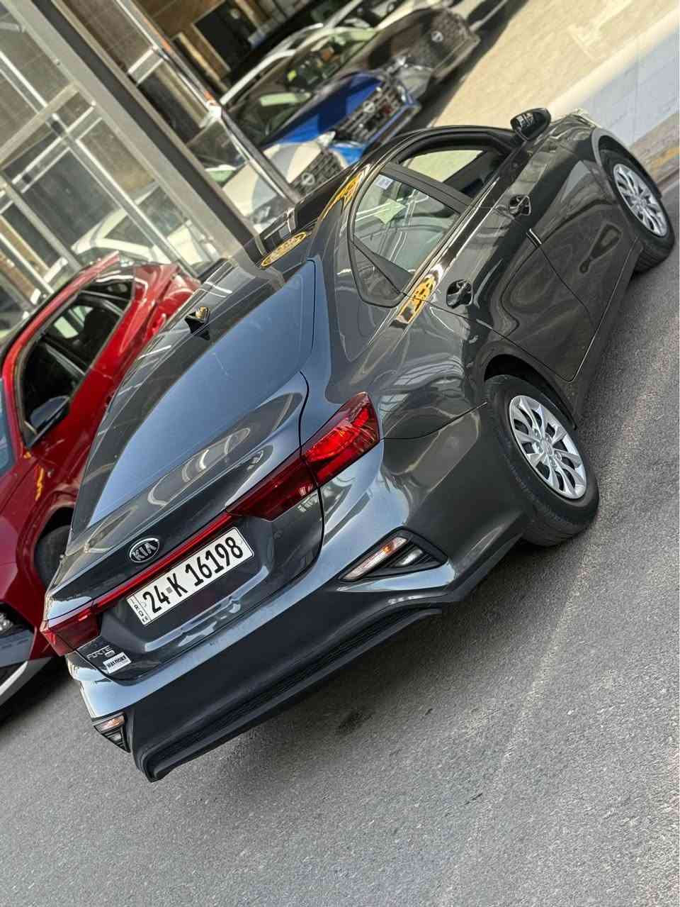 🚗 للبيع: كيا فورتي fe  موديل 2021
📍 مكان السيارة :  موصل مدينه المعارض الجديده 
معرض الركن الذهبي 
📞 للتواصل: واتس اب    ***********
                                              *********** 
🛠️ المحرك: 4 سلندر 2000 دوش المرغوب
السعر 119$🔥🔥
⚙️ المواصفات:

• شاشة كبيرة وكاميرا
• CarPlay و android
• تحكمات ستيرن
• أوتو ستوب
• قيادة ذاتية
• تحديد سرعة وتحديد مسار
• رادارات أمامية وجانبية وخلفية
• مثبت سرعة
• مانع انزلاق
• 3 انضمة قيادة

⚠️ أضرار السيارة: 
جاملغ خلفي صبغ 
4 قطع كلير امريكي 
• بجم كبس ✅
بدووون دواخل ✅
بدووون ايربك ✅

📌 تفاصيل إضافية:
• السيارة رقم دهوك شرط التحويل 
• لون السيارة نفطي 🩶
• الكير والمحرك بحالة ممتازة – شرط الفحص
• صدر وخلف "بلادي"
• الرادار وحجر البيئة والكزوز  كلها أصلية
• السيارة بحالة ممتازة وبدون مصاريف
السعر 119$🔥🔥🔥 موصل, نينوى
