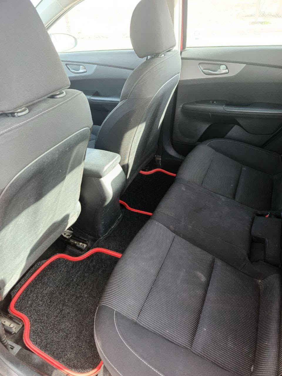 ٥سلام عليكم.. كيا فورتي ٢٠٢١ رقم بغداد الجديد هزة جديدة
محرك ٢٠٠٠ دوش 
كير CVT 
عداد المسافة ١٠٠الف ميل 
حادث جاملغ خلفي جهة السايق بدون ايرباك محرك كير كله بشرط 
السيارة عليها اقساط واكفلك التحويل بشرط 
السعر ١٣٠ مجال جدا بسيط 
العنوان بغداد جسر ديالى القديم للاتصال 
على رقمي *********** متوفر واتس
