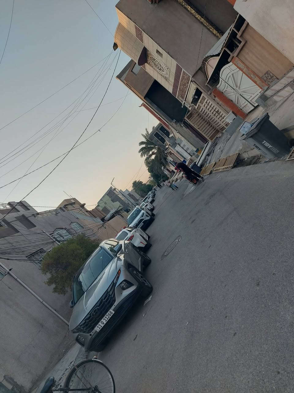 🏘 دار للبيع أو [[ للأستثمار ]]  ✅️ بعقوبة الجديدة ✅️ دور الضباط 
✅️ بناء نهاية التسعينات ✅️ نظيف جدا صالح للسكن ✅️ ✅️ طابو ملك صرف ✅️ تحويل مباشر بالطابو
🔺️ مساحة ( ٣٠٠ ) متر 
🔺️ واجهة ( ٢٠ × ١٥ ) متر 
🏘 طابق الأول : غرفة نوم ✅️ ستقبال كبير ✅️ هول ✅️ صالة ✅️ مطبخ كبير ✅️ مجموعة صحيات ✅️ مناور ( ٢ ) ✅️ كراج سيارة 
🏘 طابق ثاني يتكون من مشتملين 
🏚 المشتمل️ الأول يتكون من : غرفة نوم ✅️ ستقبال ✅️ مطبخ ✅️ مجموعة صحيات 
🏚 المشتمل الثاني نفس مواصفات المشتمل الأول 
للاستفسار مع مكتب نجاح العميري للعقار ☎️
 موقع المكتب ⬅️ مدخل العزات مجاور اسواق نوتيلا الغذائية 🛒 او التواصل على الماسنجر او الواتساب على الرقم *********** 📞📞
