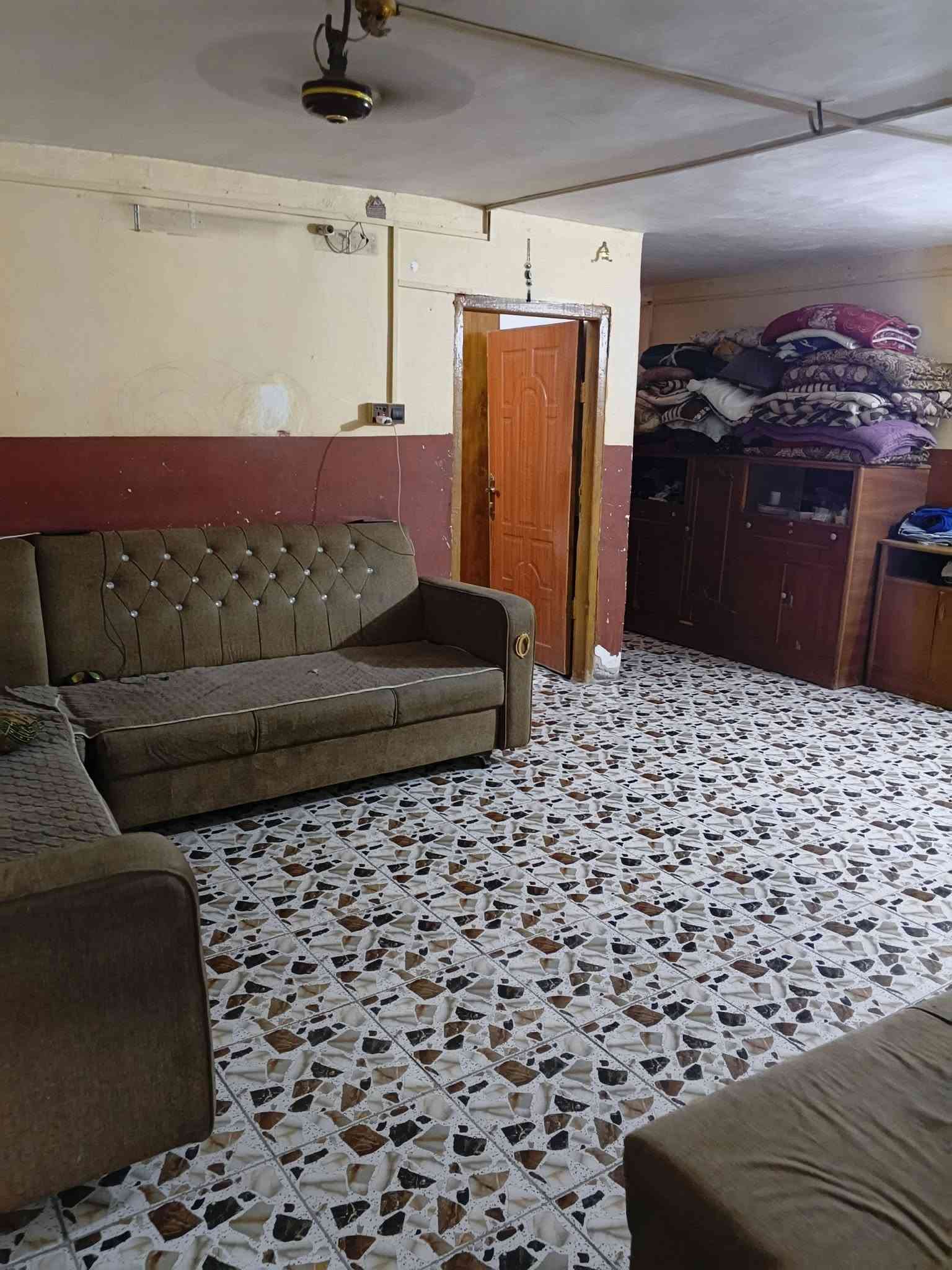 دار للبيع المساحه 125متر طابق واحد بناء نضيف 

حله ابو خستاوي طريق ياحسين قرب اسواق طريق الجنه 

خدمات كامله موقع حلوووو بناء نضيف قريب علا شارع كربلاء 

اصلاح زراعي مشمول بل تطويب ستمارة تمليك كامله خدمات كامله علا شارعين 

السعر 30 وبي مجال//***********
