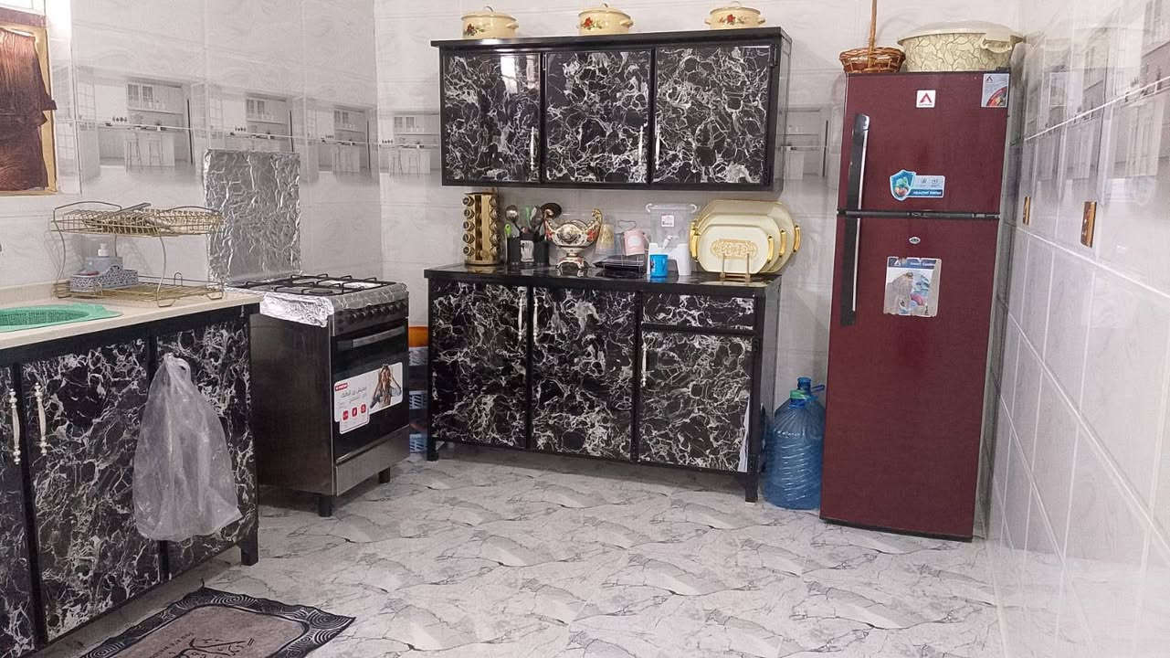 سلام عليكم ورحمه الله وبركاته دار للبيع منطقة ال 12الف 100ركن ع 10,10 السعر ب70
***********
