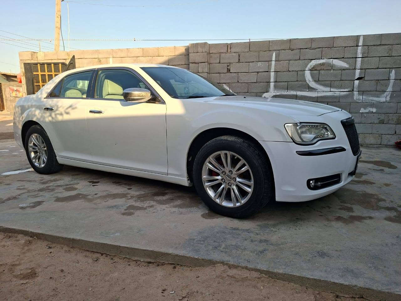 اوباما  مديل 14 اصل  كنديه كفاله بيها بس باب عكس السايق تبديل الاصلي والجاملغ الأمامي مفتوح بي بارد قليل  والباقي كفاله بسمي رقم 
ذ ي قار 
السعر المطلوب 175 وبيه مجال 
مكان السيارة بصرة
للاتصال ع رقم صاحب السيارة 
*********** البصرة, العراق
