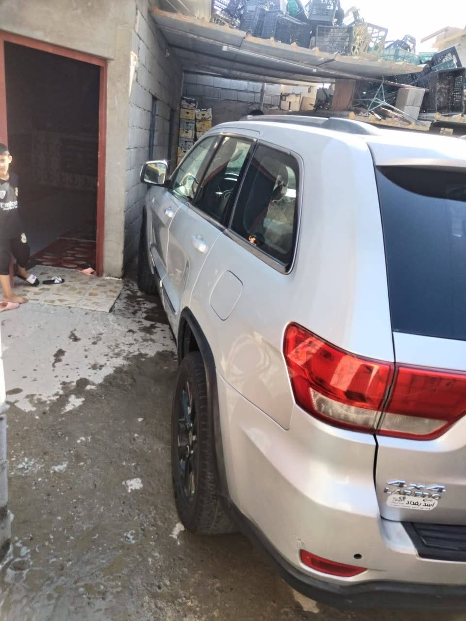 سلام عليكم جيب شيروكي وارد امريكي
سياره جاهزه رقم بغداد بسمي أنا شخصين 
كير مكينه شاصي حداديه كفاله 
دفع رباعي مكينه 6 سلندر 3600
تبريد ويا سويچ سياره مال جناي 
سعر 125 وبيه مجال حگ الجيه 
العنوان لبصره مشراق جديد 
رقم  *********** 
موديل 2012
