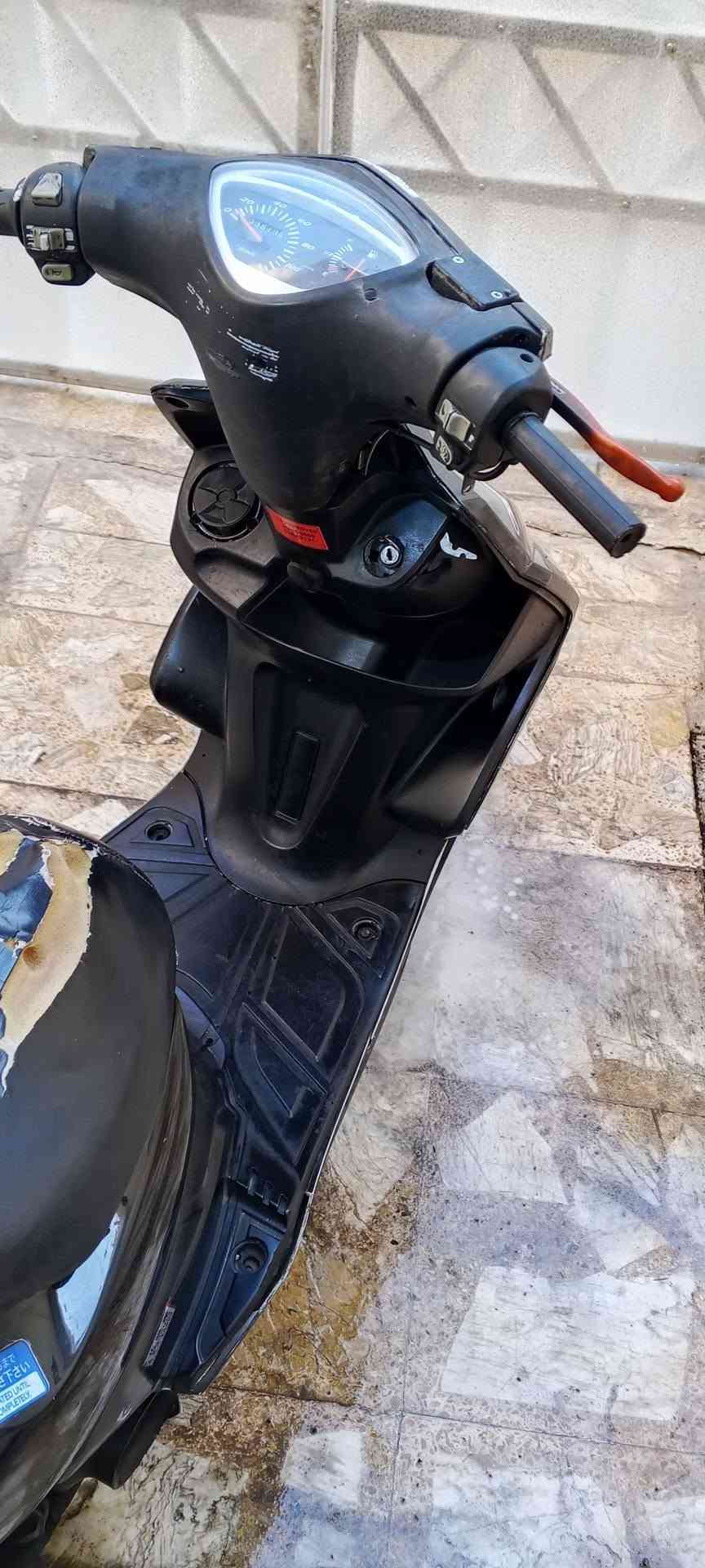 للبيع دراجه ماكس مضلع ياباني
دراجه نضيفه مكينه بلاديه 49 لا تبخير ولا تنقيص
الدراجه تشتغل نكرة سلف وهندر دكه وحده
الدراجه مرتبه تخم تاير جديد وسلف رياضي جديد
باتري جديد كهربائيات كلها شغاله السعر 350 وبيها مجال 
مكاني بغداد البلديات رقم الهاتف ***********
