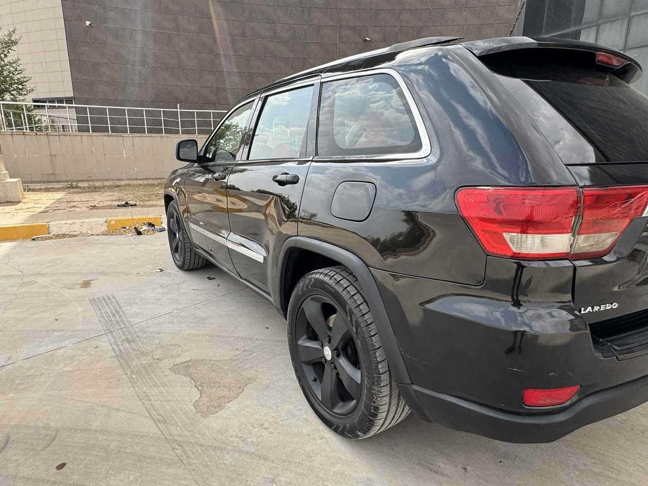 سلام عليكم 
جيب لاريدو موديل ٢٠١١   ٦ سلندر كير محرك ما بي عيب تبريد تايرات حدادية امامي خلفي ما بي عيب  السياره صبغ عام تعديل  قليل راس الشاصي الامامي فقط سنويه منتهيه  
السعر ١٠٥ مكان سياره كركوك 
مو شراي لا تخابر  *********** كركوك, العراق
