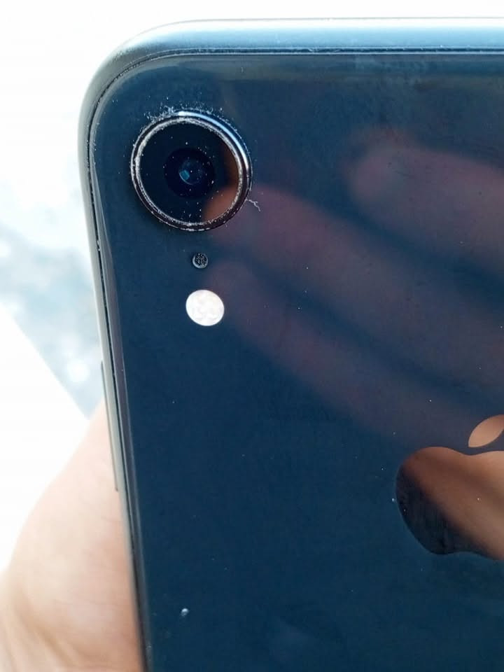 ايفون XR • مقفل آيكلود • ١٢٨ غ.ب