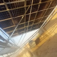 اني حداد واشتغل طاقة شمسية وصور شغلي بالمنشور وهذا رقمي 07709505703