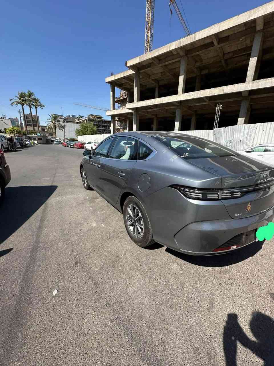 BYD C5
موديل السيارة : 2025 
 اللون : رصاصي 
ماشيه : 1900
رقم بغداد والعنوان بغداد 
السعر المطلوب $135 وبيها مجال بسيط 
رقم الهاتف ***********
