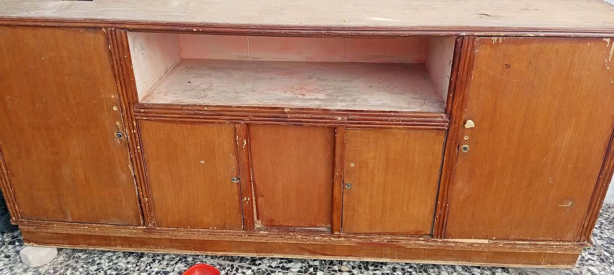 السلام عليكم غراض بيت للبيع مبردة برفاب الأصلية بيها عواج بلقاعدة مع مجمدة كريازي اصلية حجم 12على الفحص والتجميد مع بوفيا ثقيلة بدون جام بسعر مناسب للاستفسار على *********** أو تواصل خاص
