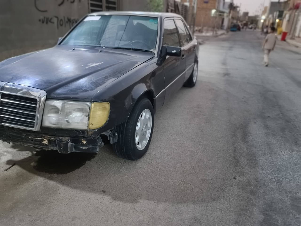 سلام عليكم مارسيدس دب للبيع لسياره حادثها كدامك فقط للبيع ‏‪***********‬‏
