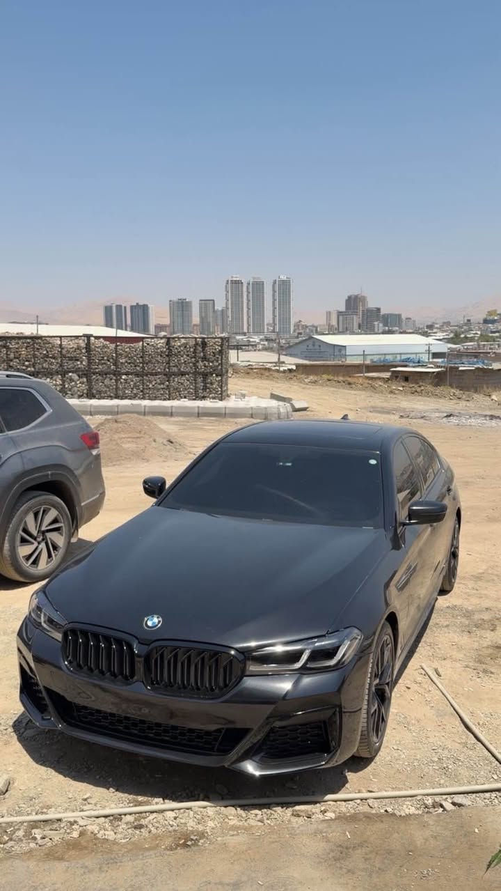 سەرەتا بە ناوی خوا گەورە تاقانای مۆديلی خۆی
bmw 530i 2017 العروش
خليجی دوو سويچ زەمان ناو قەيسی مواسەفات (العروش)
کامل کراوە بە Mپاکێج
تايەو ويل تازە 
ڕەقەم دهۆکە سەنەوی ژينگە هەموو شتێکی تازە 
پەڵيەک بۆياخ بە چەمەلەخەی پێشەوەیە لەگەڵ کارتێک بچوک سەيارەکە تا حەز کە جوانە 
نرخی 252$کەمێک مەجال 
شوێن سلێمانی *********** Singapore
