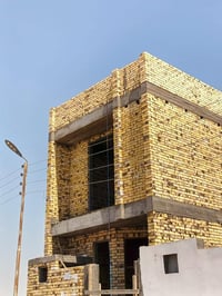 ١٠٠م • واجهة ٥م • هيكل ممتاز