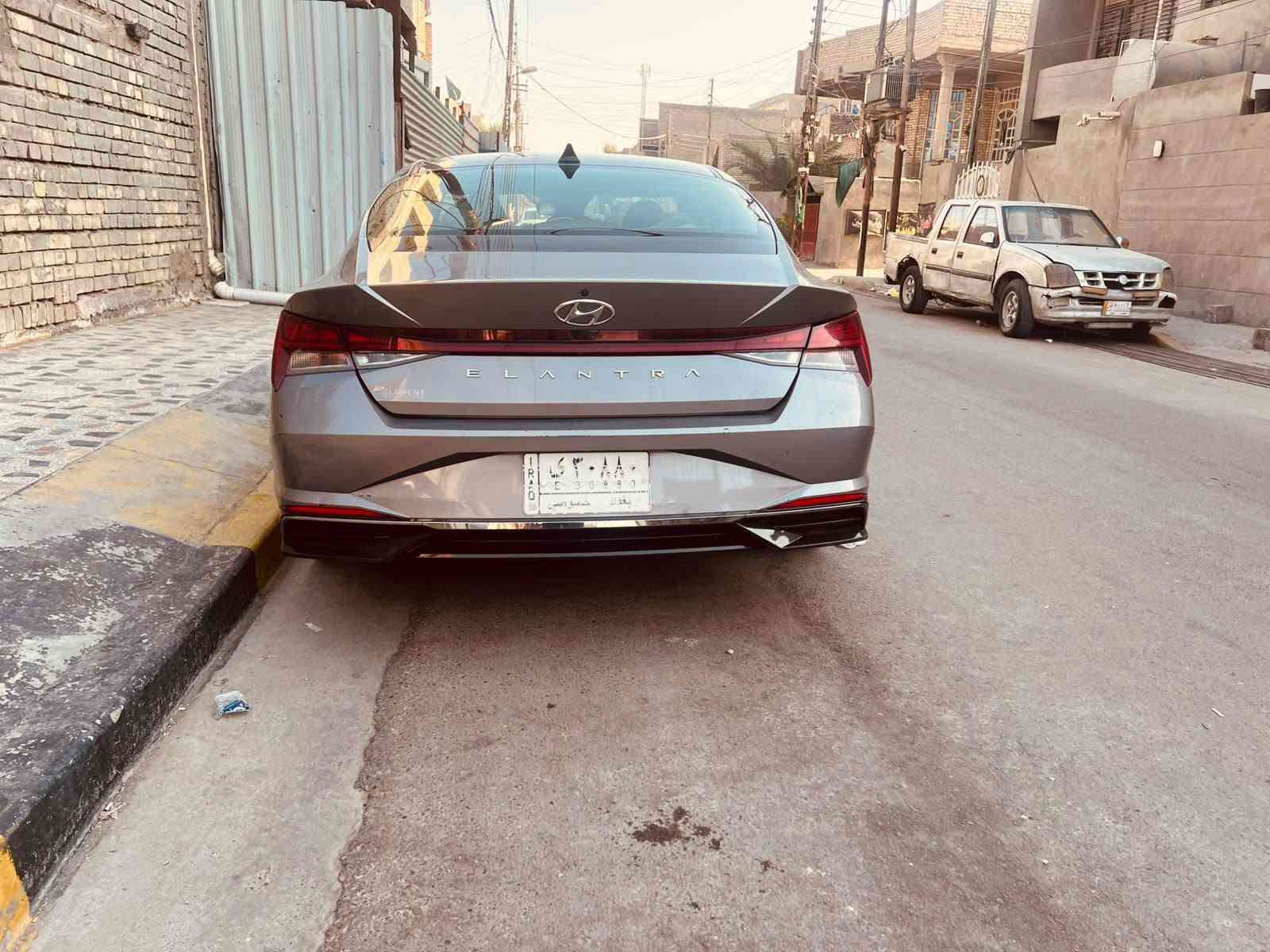 سلام عليكم الانتترا وارد امريكي بدون حادث فقط غرق وي دواسه اني مستوردها وارد امريكي خي ونعمه دير بانزين واطلع من ٢٠٢٢ ولهسه وطخني تكتك باب خلفي (***********) السعر ١٥٥ وبيها مجال

نص مكتوب في الصور:
- ٢١ فبراير تمت الإضافة إلى 5:3M