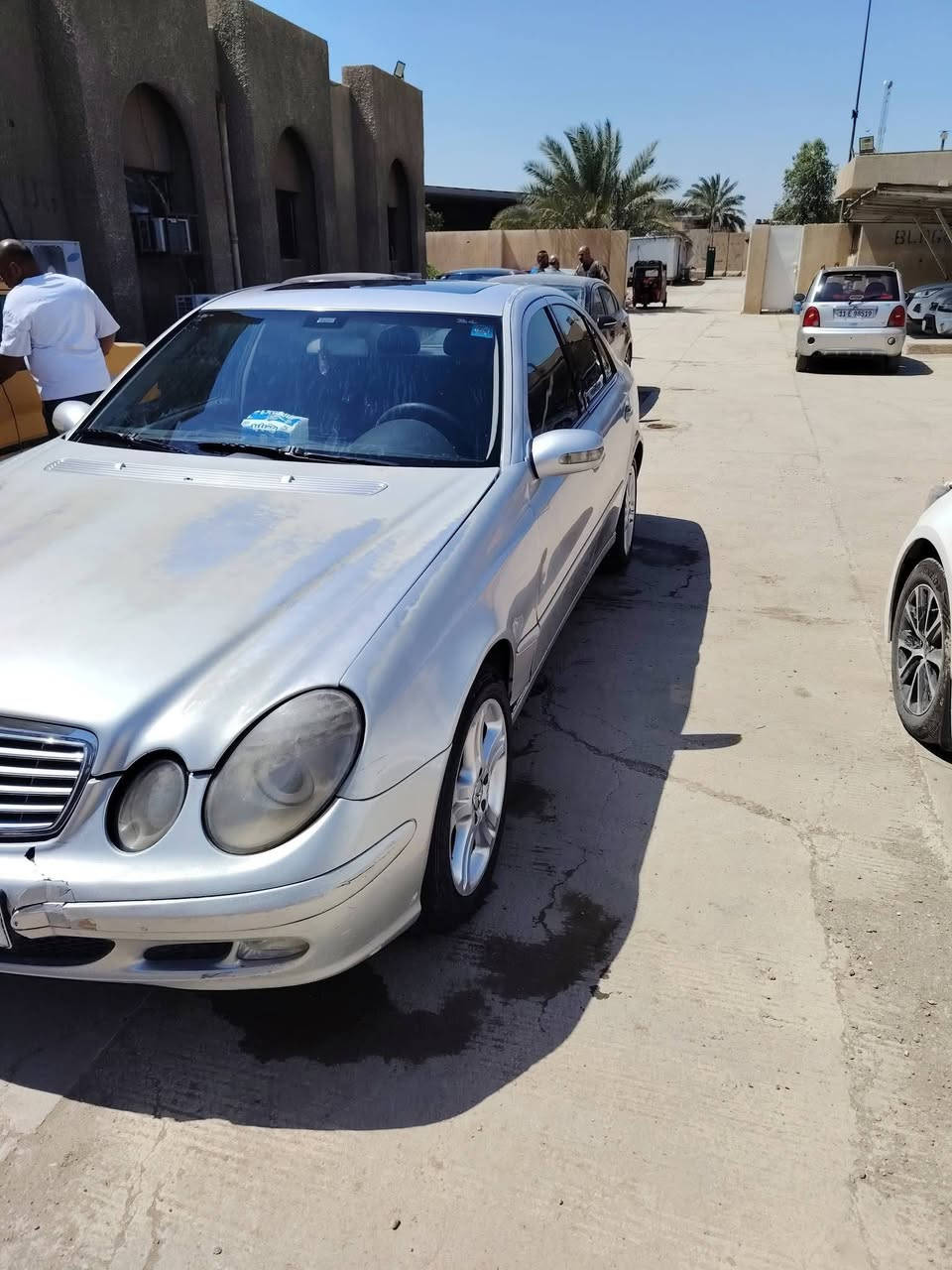 السلام عليكم للبيع فقط بدون مراوس موديل 2004
السيارة محتاجة ترتيب المكان بغداد حي اور السعر 85 وبيهه مجال الاتصال***********

