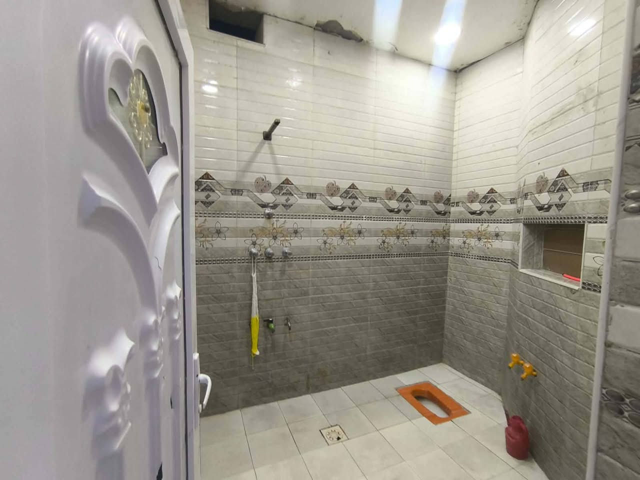 دار للبيع مساحة 200 متر، العنوان حجي حسن الثانية قرب الشط
طابق واحد
بناء حديث، كونكريت
الواجهة 10، النزال 20
زراعي سند 25
خدمات كاملة
السعر خاص أو الأتصال ع الرقم
***********
