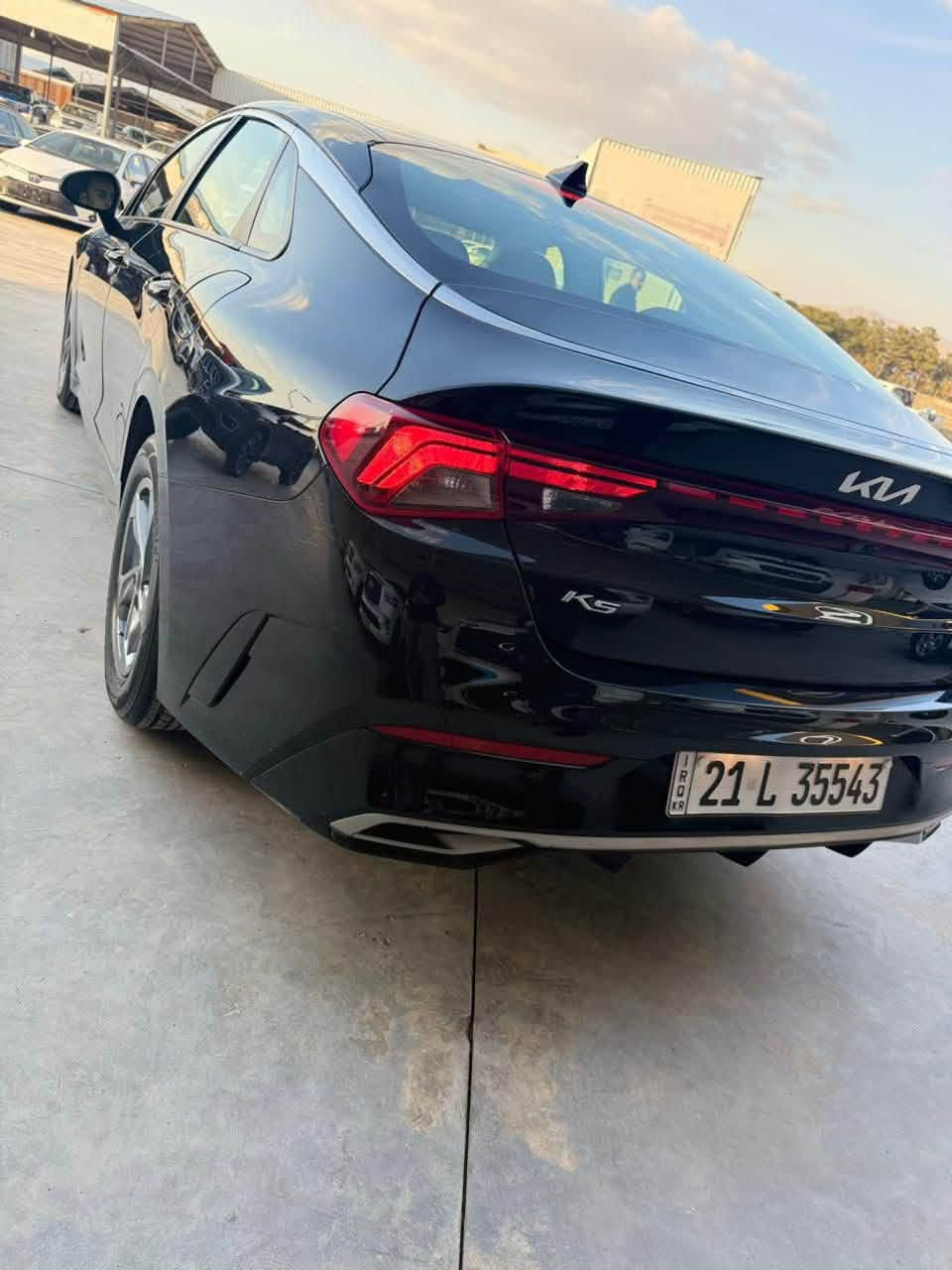 يالله السلام عليكم 
كيا K5 2022
بصمة 
رادار
تشغيل عن بعد
بدون دواخل بدون ايرباك 
السونار مرفق بل صور 
مكاني بغداد الكاظميه 
سعر 145 وبي مجال 
***********
