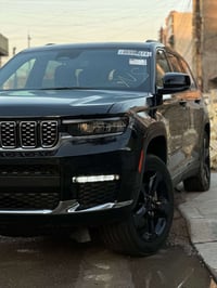 جيب لاريدو ٢٣ ماشيه ٧٧ حادث بنيد فقط بدون دواخل فول مواصفان مناقصهة شي...