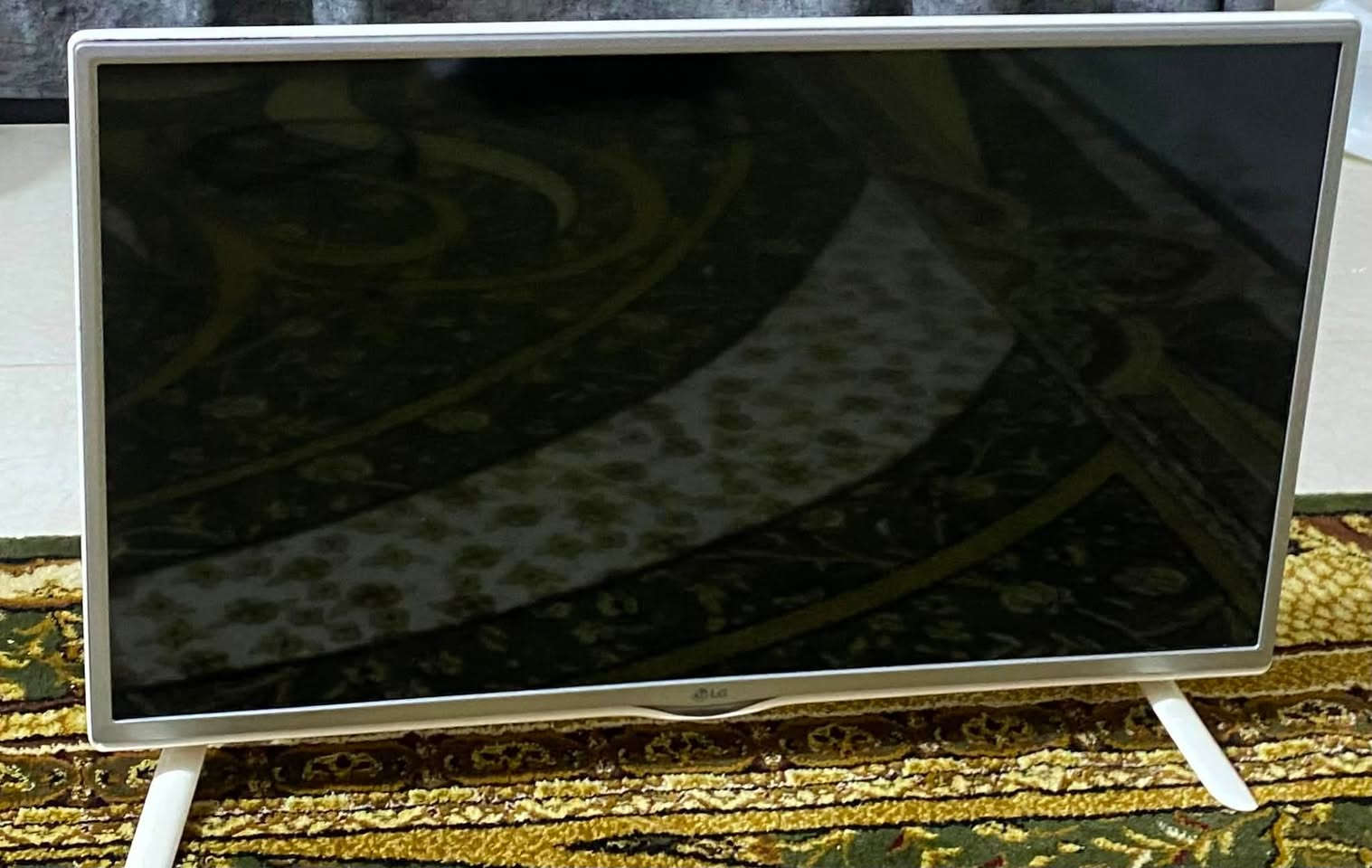 السلام عليكم
شاشة LG حجم 32 شاشة نضيفة واضائتهة جيد جدا وجودة جداً عالية تدعم من 60hz ال 120hz

تدعم منفذ HDMI سعرها 125 وبية مجال بسيط العنوان _الثورة قرب السوق ولايوجد توصيل لتواصل واتساب على هذا الرقم تواصل وليس اتصال

***********..
