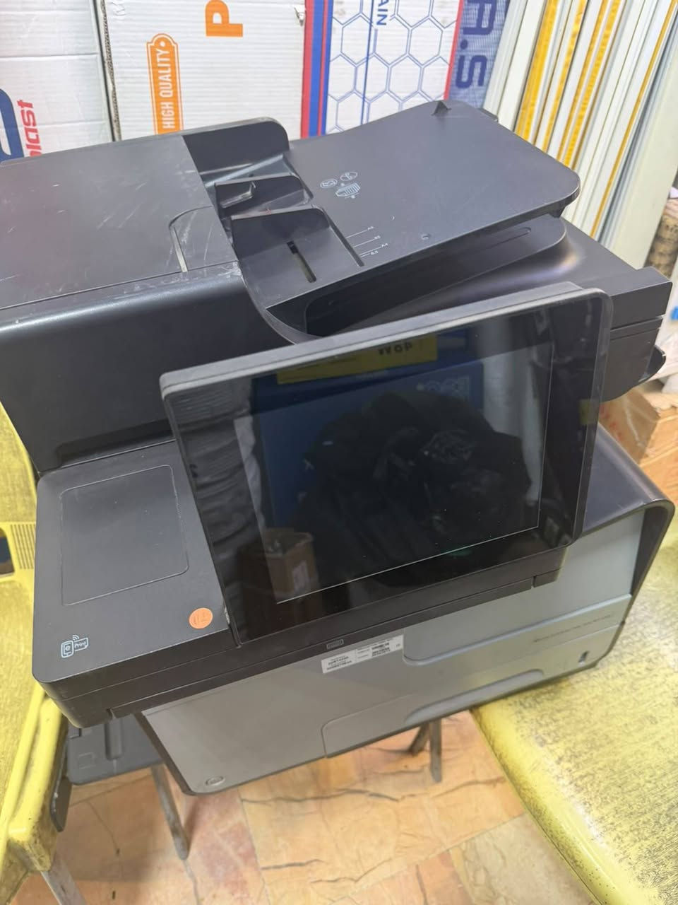 سلام عليكم طابعه HP  مستعمله شي قليل HP OfficeJet Enterprise Color Flow MFP X585z، طباعة ملونة وأسود
📄 نسخ وتصوير
📑 سكانر/مسح ضوئي
📠 يدعم الفاكس
⚡ سرعة الطباعة تصل إلى 42 صفحة/دقيقة A4 في الوضع الاحترافي، وقد تصل إلى 72 صفحة/دقيقة في وضع المكتب العام. �
support.hp.com
🔄 طباعة على الوجهين تلقائياً
📱 يدعم AirPrint وMopria وHP ePrint
🖥️ شاشة لمس ملونة 8 إنش
📚 دورة عمل تصل إلى 80,000 صفحة شهر

ياً، والموصى به 2,000–6,000 صفحة شهرياً 
المكان بغداد شارع فلسطين السعر 750 بيها مجال قليل الرقم ***********
سلام عليكم طابعه HP  مستعمله شي قليل HP OfficeJet Enterprise Color Flow MFP X585z، طباعة ملونة وأسود
