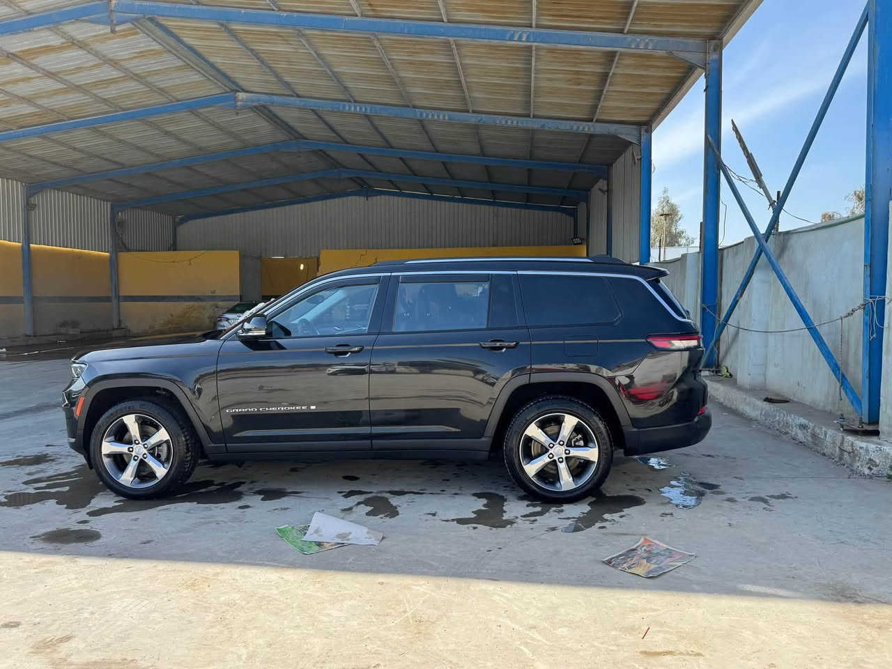 للبيع جيب جراند شيروكي Limited 4x4 موديل 2021

وارد أمريكي
الحادث
جاملغ وبنيد بدون ايرباك

• محرك 3.6L V6
• قوة 293 حصان
• ناقل حركة أوتوماتيك 8 سرعات
• نظام دفع رباعي 4x4
• 7 ركاب
• مقاعد جلد
• تشغيل بصمة وستارت
• شاشة كبيرة متعددة الوظائف
• كاميرا خلفية
• حساسات أمامية وخلفية
• حساسات أمان ومساعدة للسائق
• مثبت سرعة
• نظام الثبات الإلكتروني
• وسائد هوائية متعددة
• تكييف أمامي وخلفي

الملاحظات: رقم بغداد
تحويل ثاني يوم
بيه شخوط خفيفه بجهة اليمين

مكان السياره ديالى بعقوبه
السعر260 ورقه
للاستفسار الاتصال 
***********
