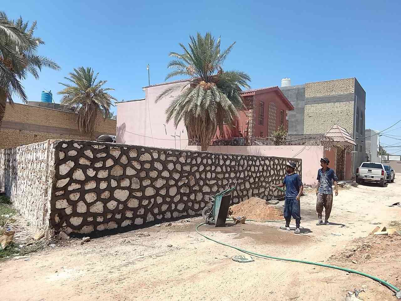 السلام عليكم بناء حجر كرسته وعمل بناء بيوت اسيجه ممرات نافورات تطبيك ارضيات وشواطى الاتصال على الرقم ***********

