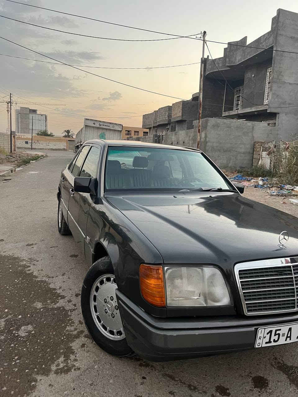 مرسدس دبه 
موديل 92
كير محرك بطه 
تبريد تدفئه شغاله 
رقم انكليزي مشروع وطني 
سعر 62 وبيها مجال 
تواصل ***********
