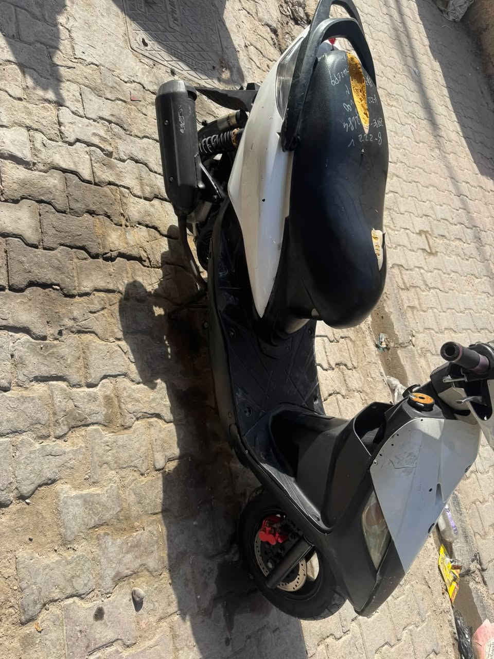 سلام عليكم دراجه طافيه للبيع كهربائيات كلها شغاله كيج بانزين كيج سرعه أبيع كوم حديد دراجه كايمه بيها ولفات مكاني الشعلة قطاع الثاني الرقم ***********
السعر ٣٠٠ وبيها مجال قليل
