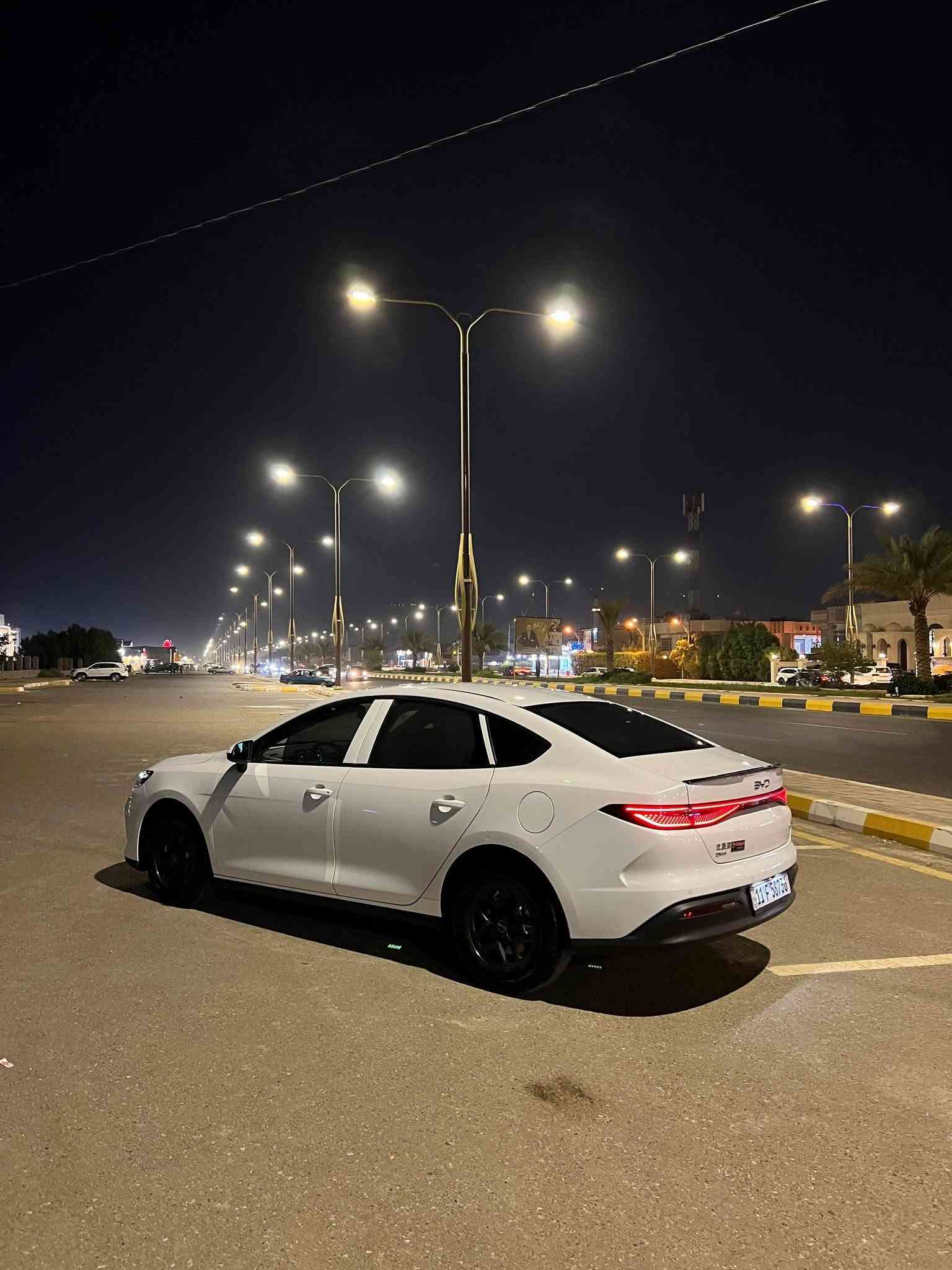 سلام عليكم ورحمة 
2025
للبيع بي وايدي سيل فايف
رقم بغداد
لون ابيض
تحكم شاشه
داخل مغلفه ارضيه جلد
كشنات لويلون حراري جلد
هزه 2026 شهر 6 دخول جديد
مكان سياره الفلوجه
رقم الهاتف ***********
