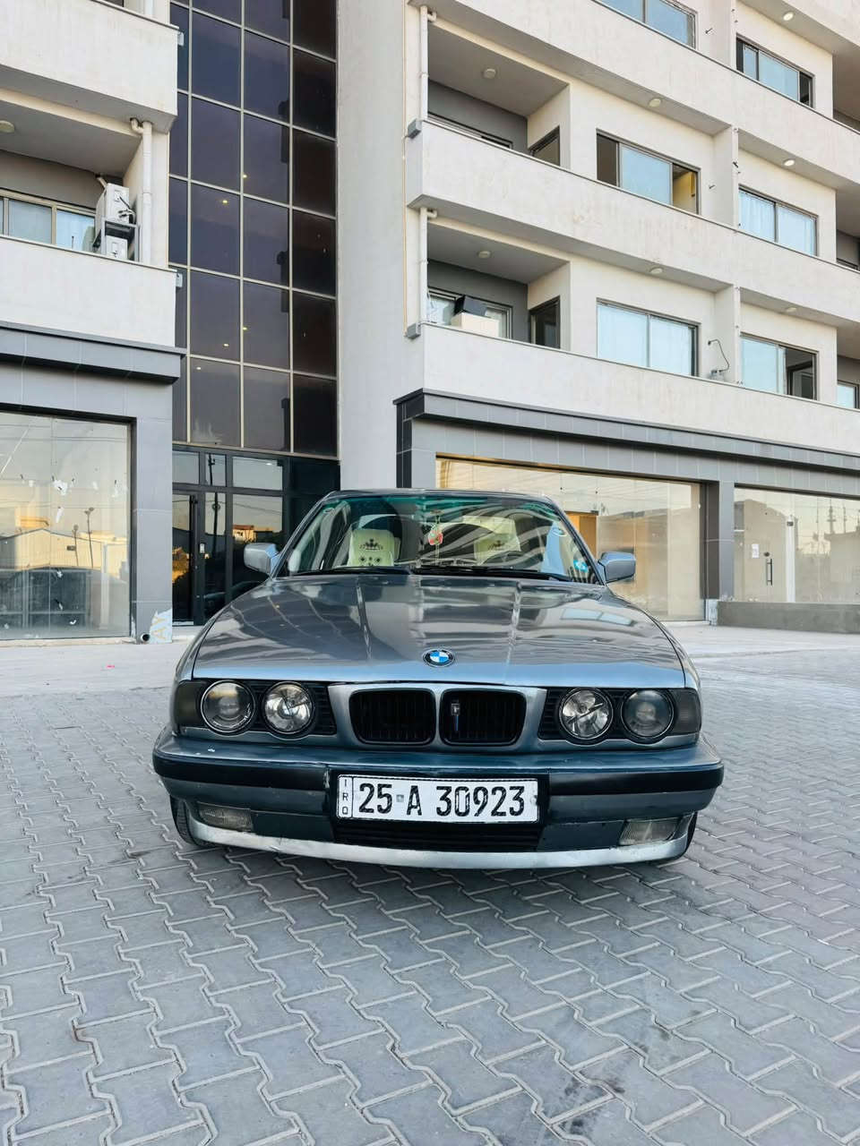سلام عليكم للبيع سيارة BWM 525i 1991 بلاد گير عادي گير محرك شرط كبس عدل اكسل قفل تبريد تدفئه شغال سياره بدون ضربه فقط صبغ جماليه  رقم كركوك جديد ل2030 كوبون بانزين موجود سعر 55 بي مجال قليل مكان سياره كركوك ***********
