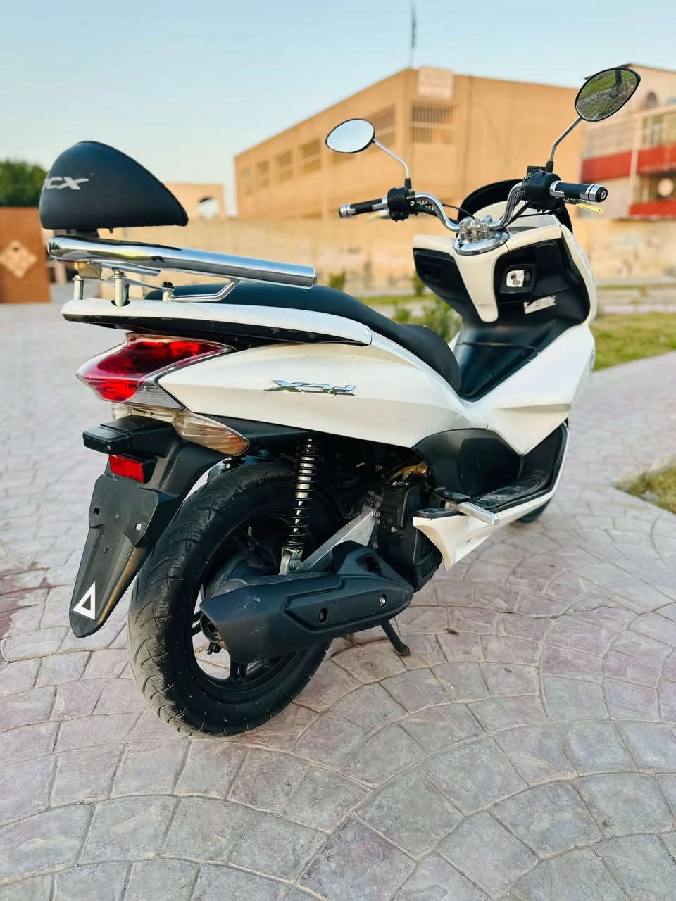 سلام عليكم PCX جيل اول ياباني🇯🇵مكينة 150 كفالة عامة مكينة ناعمة وخرسة حساس ازدحام ستان كهربائي كهربائيات كلها شغالة نظيفة وجاهزة وخير من الله مكاني بغداد وهذا رقمي *********** السعر مليون و400 بيها مجال للطيبين
