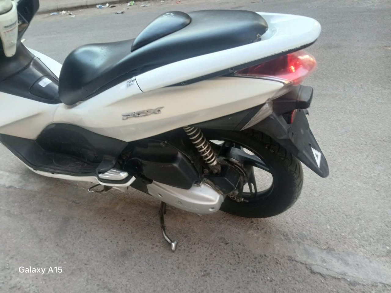 دراجة  (PCX)(جيل الاول )🛵 للبيع ياباني ماشيه 24 الف حقيقي 
دراجة مال رمبه مكينه ناعمه برغي ممفتوح بيهه شلعه معدل كهربائيات كلهه شغاله بشرط علفحص 
دراجة جديده بلاديه 
أي نقص مابيهة
جيب فيتر وتعال افحص السعر مليون و450 
العنوان بغداد الكرخ   الاستفسار الاتصال على الرقم 📞 *********** بغداد, العراق
