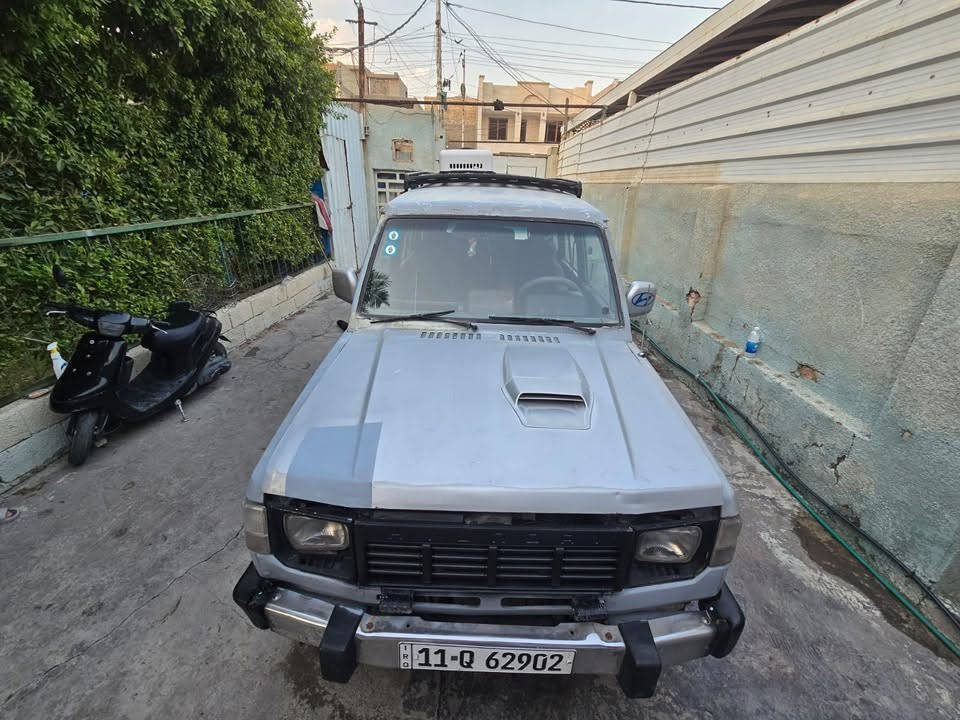 كالوبر
موديل ١٩٩٥

محرك بطة ٢.٥٠٠

٦سلندر محرك بي خيط تبخير 

كهربئيات شغاله بيها سبلت جديد قطعتين 

دبل باتري تخم تاير جديد

***********.  السعر ٤٥ وبيهة مجال
