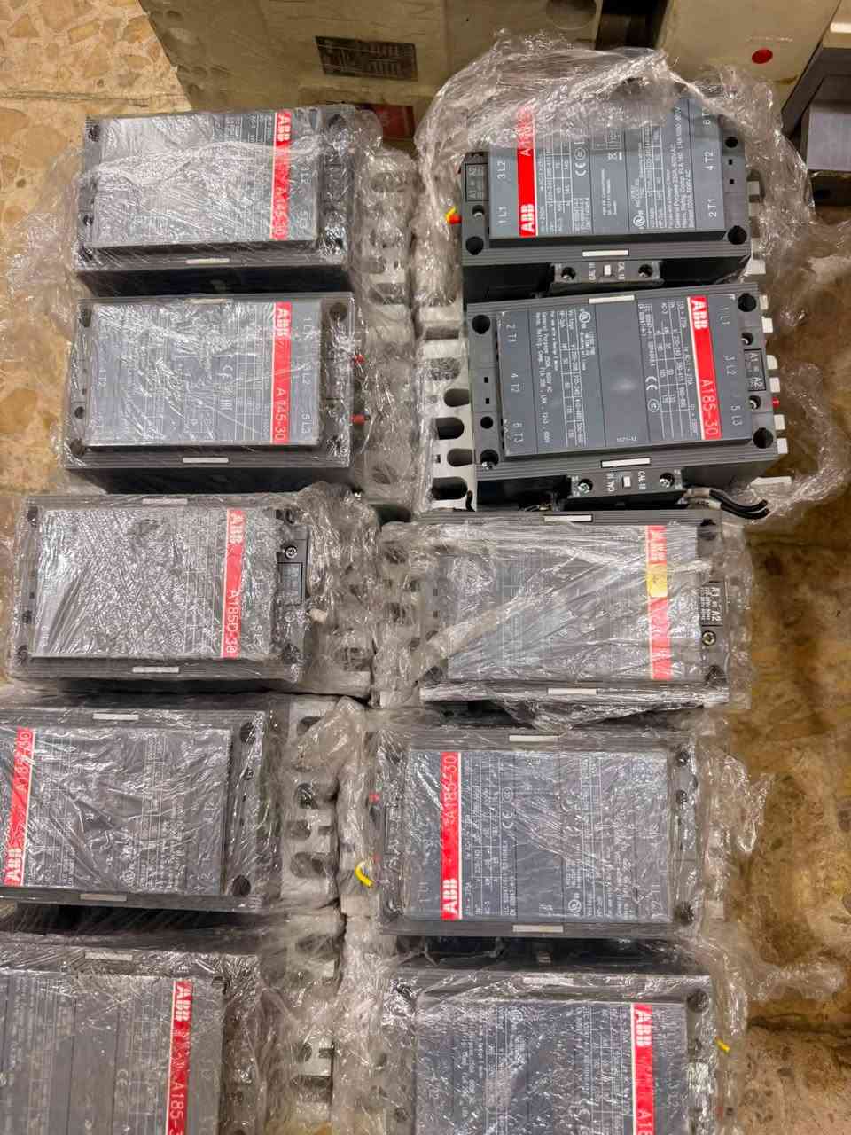السلام عليكم يتوفر كونتكتر ABB  اصلي باله 250A/  أتواصل ع رقم واتساب ‭***********‬
