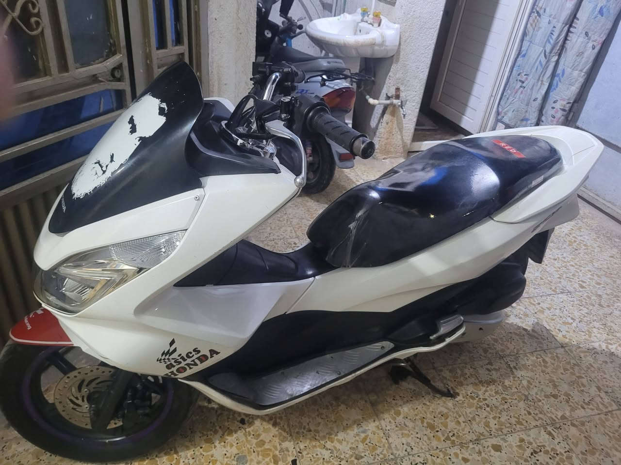 سلام عليكم دراجه PCXياباني مكينه 150ccللبيع السعر1600وبيه مجال للشراي  ***********
