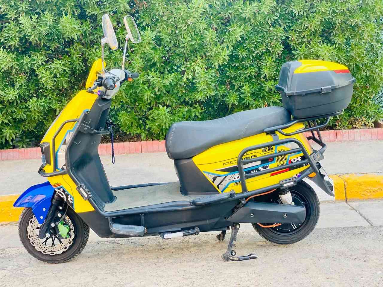 دراجه شحن ام عيون مدرع 2025
6 بطاريات ع الفحص وترهم ليثيوم هم 
ملف 2000
تمشي 50 كيلو بالشحنه 
سرعه 85 حقيقي 70 
3 نمر سرعه 
بيها بك 
وبيها بارك 
بيها سويج واحد وبصمه وحده 
سعرها 600 وبيها مجال 
مكاني اليرموك او العامريه 
رقمي ***********
