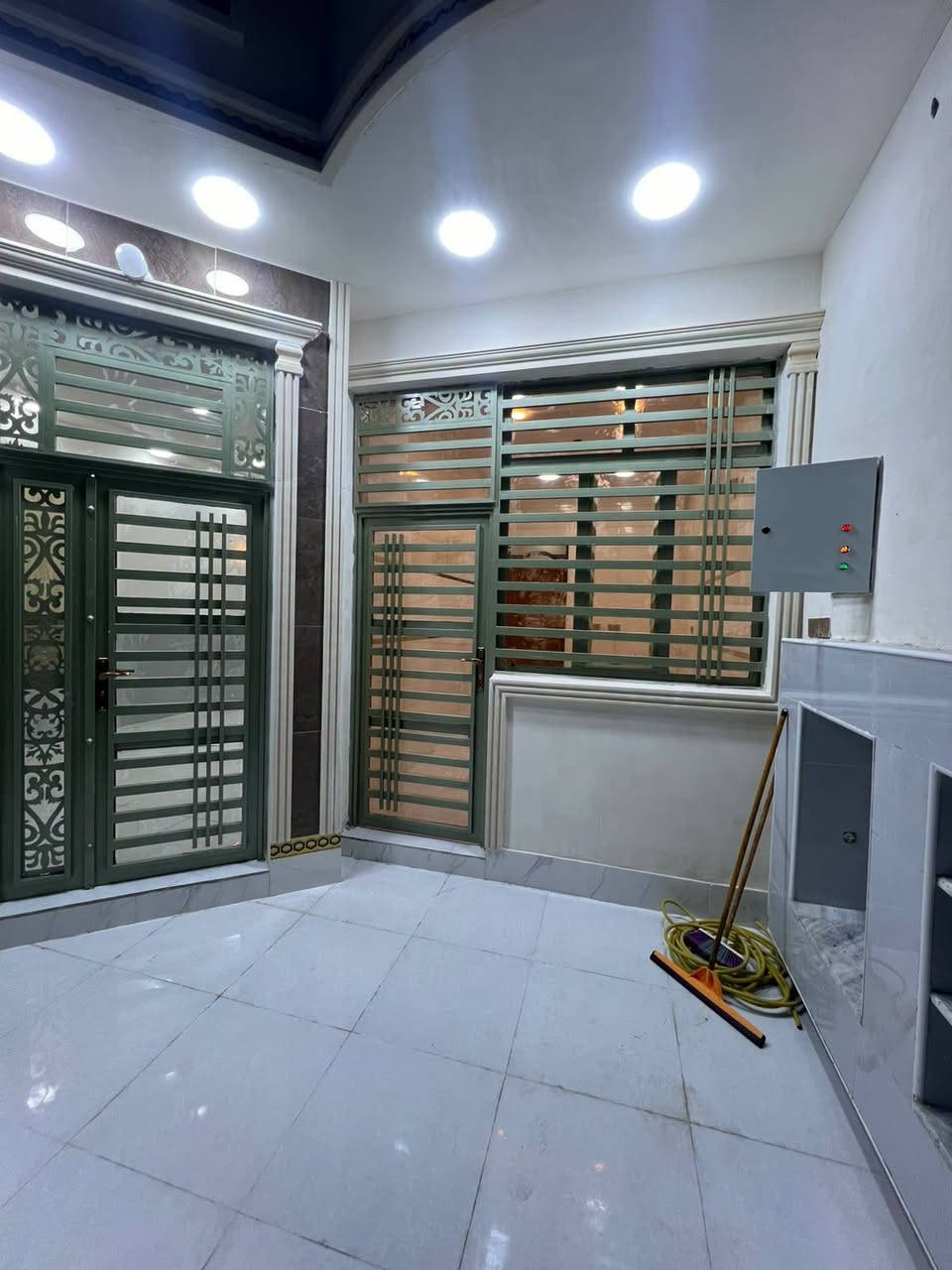 دار البـيع مغربه
المساحـه 160   طابو صرف 
جاهز للسكن  اللاستفسار   
    ***********
