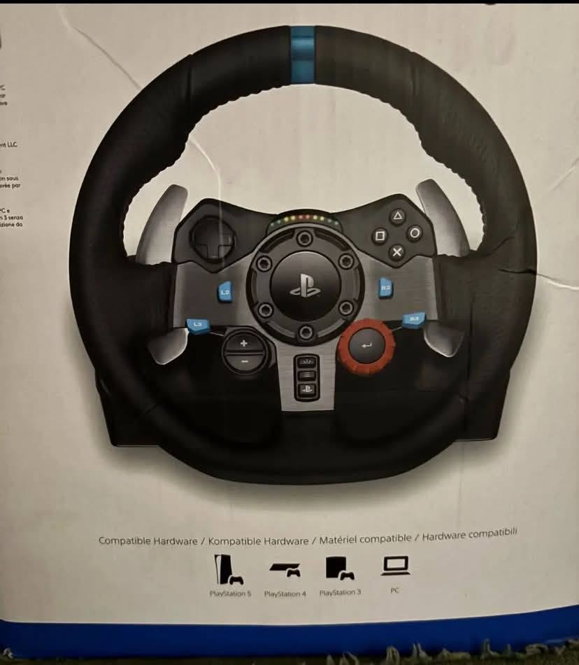 سلام عليكم شباب،
عندي سيت دركسون Logitech G29 ويا الكير الخارجي الأصلي (Shifter) للبيع، الجهاز شغّال 100% وأموره كلها تمام التمام بدون أي أعطال أو مشاكل فنية.
📌 تفاصيل وحالة البكج:

 الأداء: الفيدباك (Force Feedback)، الدواسات، تعشيق الكير، والدكم كلها شغالة ممتازة وبدون أي نقص.
 الملحقات الكاملة:
 الدركسون (Wheel).
 الدواسات الثلاثية الأصلية (Pedals).
 الكير الخارجي الأصلي (Logitech Shifter).
 المحولة والوايرات الأصلية كاملة.
 الملاحظة الوحيدة: الدائرة اللي بالنص مالت الدركسون (العلامة) ممسوحة شوية من الاستخدام، وملاحظة شكلية فقط وما تؤثر على أداء الجهاز إطلاقاً (وتگدر تحط عليها ستيكر إذا تحب).

💰 السعر والمكان:
 السعر: ⁠[250الف]⁠ (سعر مناسب للبكج الكامل).

 التوصيل: ⁠[يوجد توصيل]
📩 للطلب أو الاستفسار: يرجى المراسله عله الواتساب ***********
