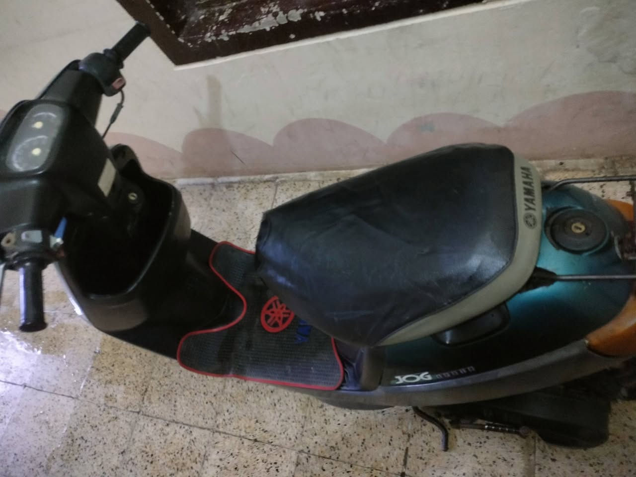 السلام عليكم مطور بوتين للبيع مكينه مامفتوحه بس قبق هندر بدل عرموطه مال هندر شاصي شرط درع اصلي تايات نضاف بس يعوز باتري  السعر 400وبي مجال*********** بي وتساب ***********
