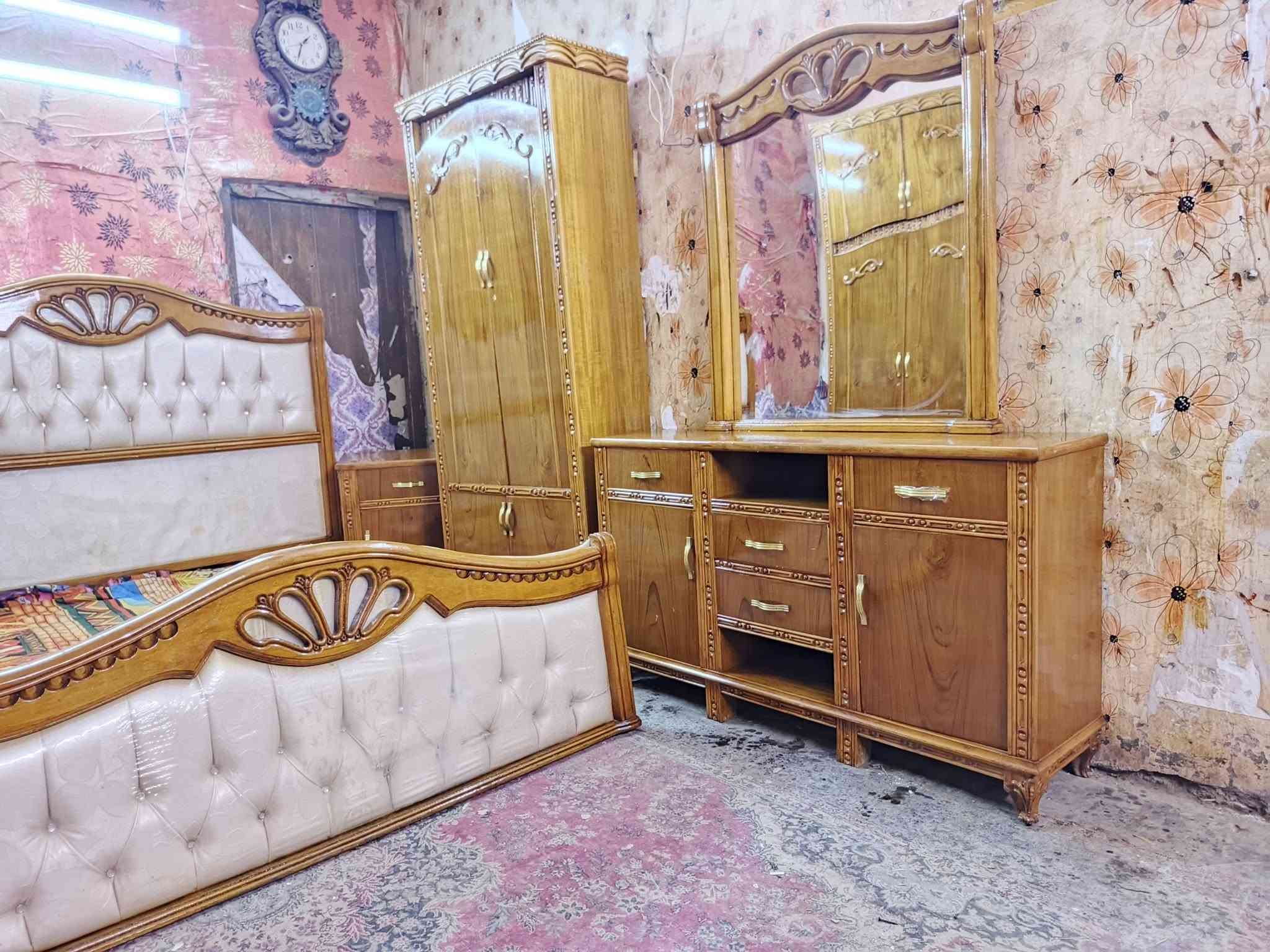 غرفه اخشاب خمس ابواب ملحق للبيع ***********السعر 750صاج داخل وخارج الضهر جرجوبه الزاويه كنتوريه موديل حديث موديل زان العنوان بغداد وكو توصيل متواجد وتساب
