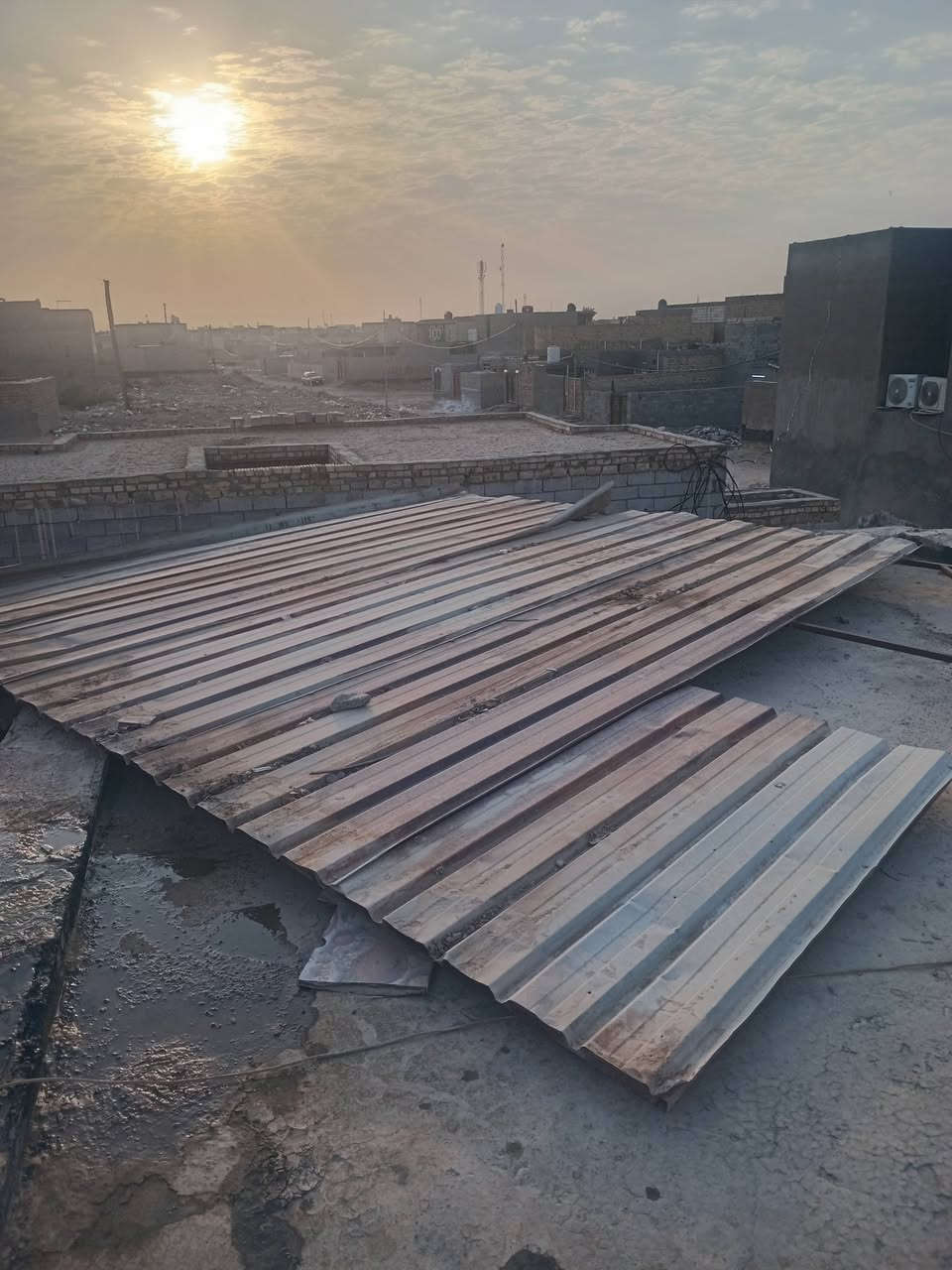 سقفيه للبيع عرض ٤اونص وطول اربعه اونص حديده قوي جينكو نوعيه قويه *********** المكان البراكيه
