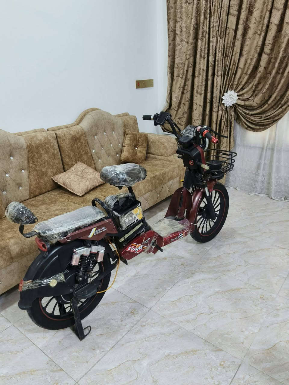 (( ***********.)) 
، سلام عليكم.بايسكل شحن للبيع. حلو كامل مواصفاتة حلوة نضيف..  كفراتة كاملات.. كهربائيات شغالة..  لدات هورن اشاير سرعة 99 اربع نمرات..  بطاريات (4) نضيفات خير من اللة..  كاملات اي نقص ما بيه..  مكاني ديالى بعقوبة..  السعر،175 الف وبي مجال حك الجية..  اي ستفسار عل الرقم الفوك ☝🏻☝🏻
