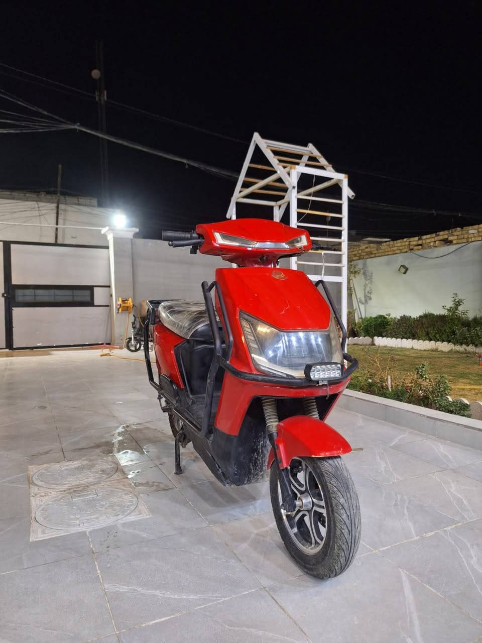 🏍️⚡ دراجة شحن كهربائية للبيع ⚡🏍️
💰 السعر: 450 ألف وبيه مجال قليل
✨ دراجة شحن كهربائية نظيفة ومرتبة، مستخدمة من سنة 2025.
⚡ المواصفات: 🔹 موتور 1000 واط
🔹 فولتية 72 فولت
🔹 تمشي تقريبًا 50 كم بالشحنة حسب الاستخدام 🛣️
🔹 السرعة توصل تقريبًا 60–65 كم/س 💨
🔹 بيها أوراق ورقم شاصي 📄
🔹 الشاحن موجود 🔌
🔹 التايرات بحالة جيدة 🛞
🔹 الكرسي مغلف ✨
🔋 البطاريات بحالة جيدة نوعًا ما
🔧 الملاحظات: ⚠️ الإشارات ما تشتغل
⚠️ ضوء البك ما يشتغل
⚠️ الإنارات ما تشتغل
✅️ شادله بلاجكتور ثلجي
📍 المكان: النجف – مقابيل قرية الغدير
📞 للتواصل: ***********
